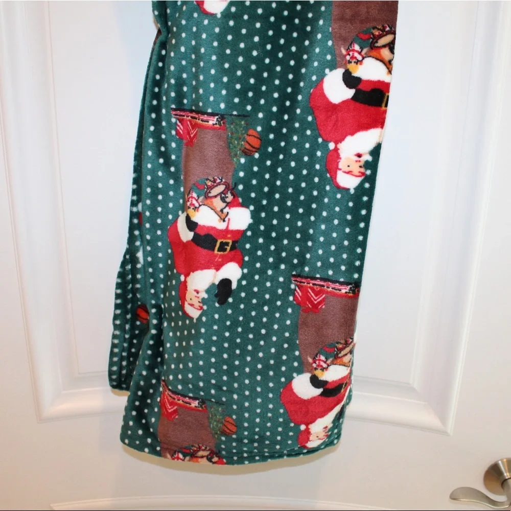 Santa Claus plush throw (60” x 70”) (NWT)